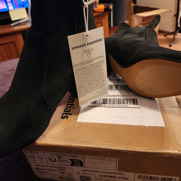 Amazon Essentials Women's Fitted Stretch Microsuede Heel Boot - Picture 5 of 6